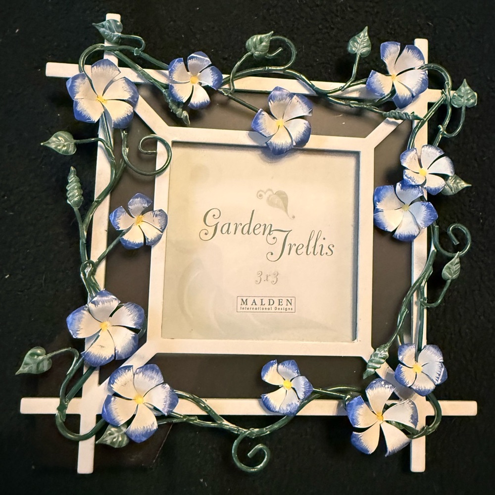 Metal Floral Picture Frame - 3x3 Photo